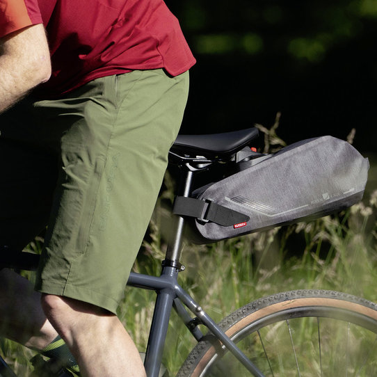 Bikepack X Waterproof Compact, kompakte Bikepacking Tasche – zum Anklicken am Sattel