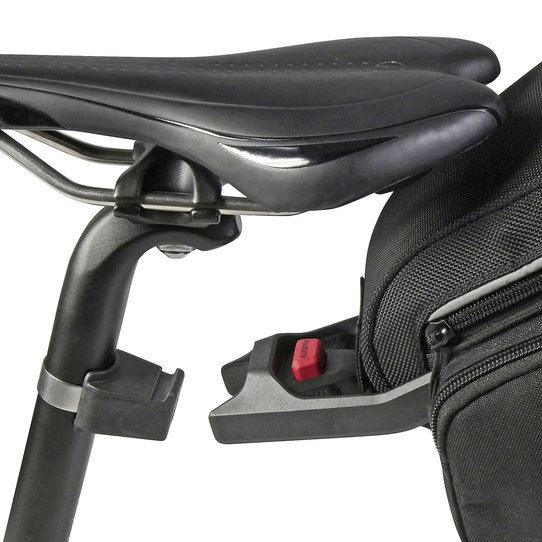 Contour Evo Light, Spacious yet compact bag – fixation on saddle